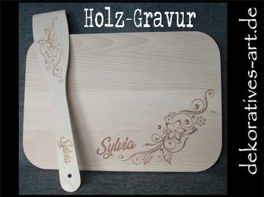 dekoratives Burgau Unterknöringen Gravur Werbung Werbemittel Firma Logo gravieren Laser Holz Brett Geschenk Name Küche